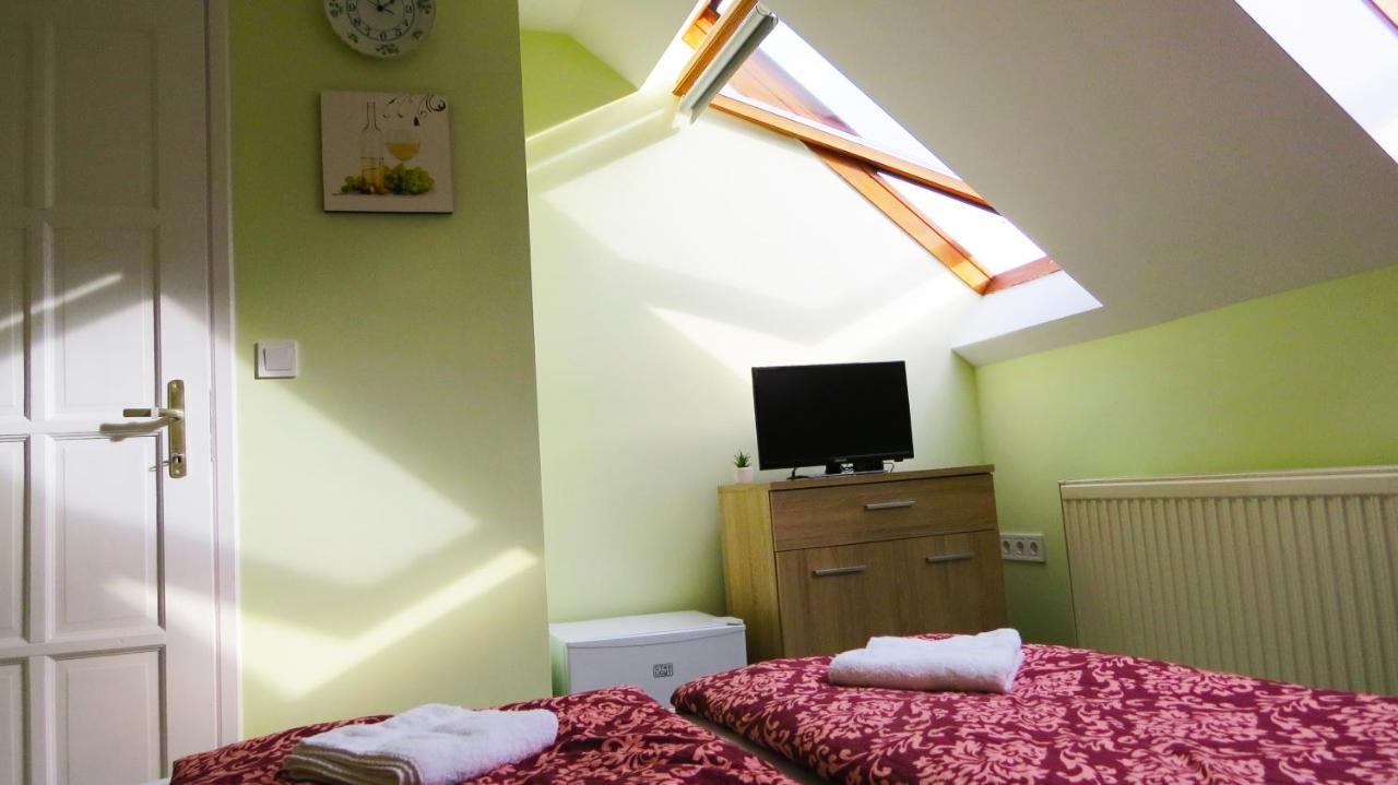 Отель Hoforras Wellness Vendeghaz Эгерсалок Экстерьер фото